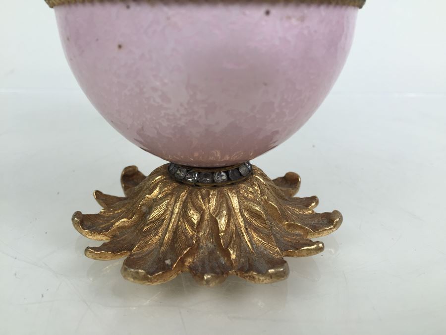 Vintage EVANS Pink Egg Lighter With Two Footed Half Egg Ashtrays [Photo 10]