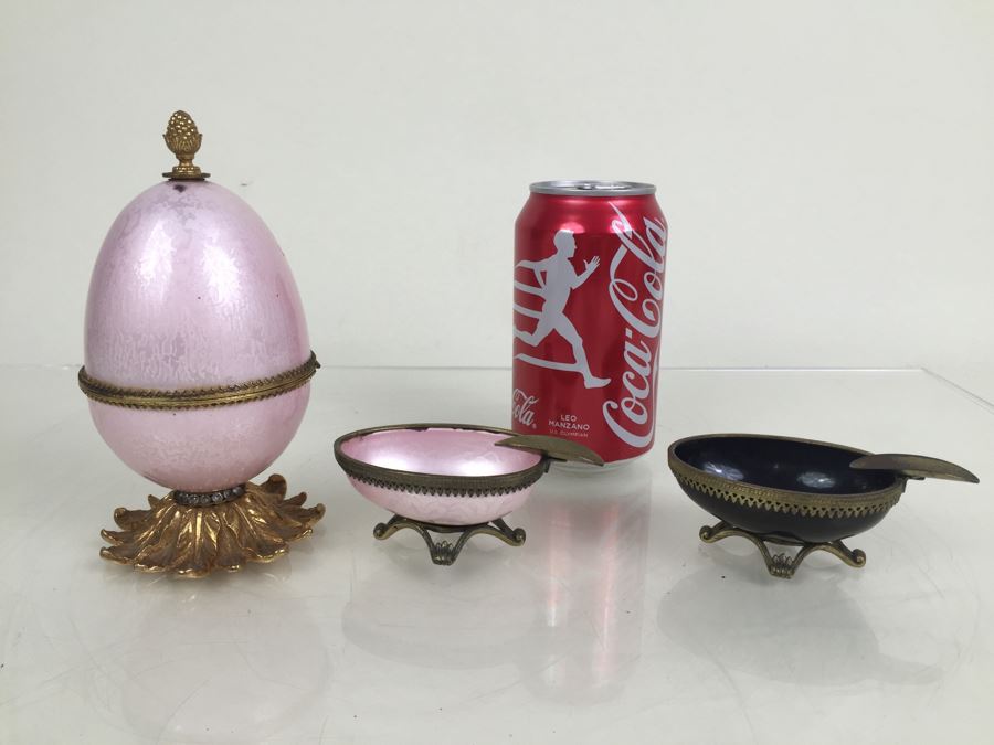 Vintage EVANS Pink Egg Lighter With Two Footed Half Egg Ashtrays [Photo 1]