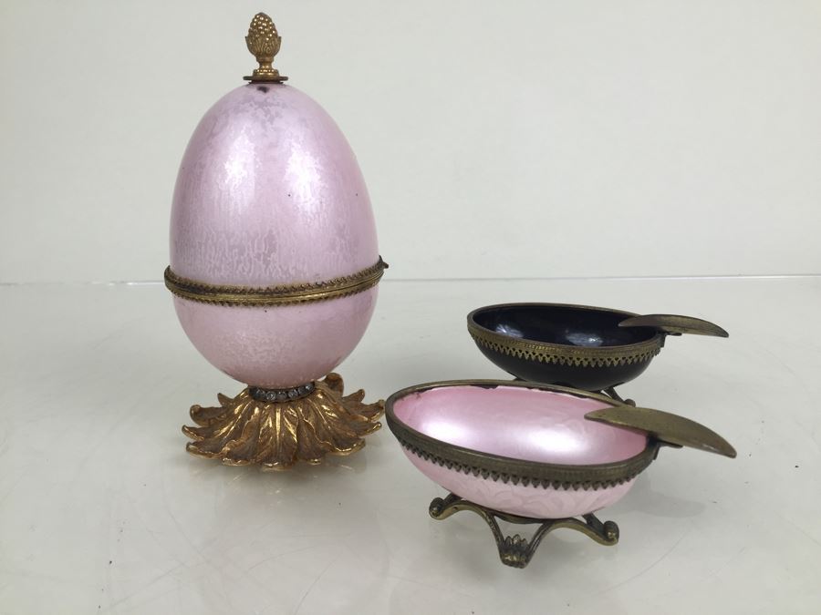 Vintage EVANS Pink Egg Lighter With Two Footed Half Egg Ashtrays [Photo 2]