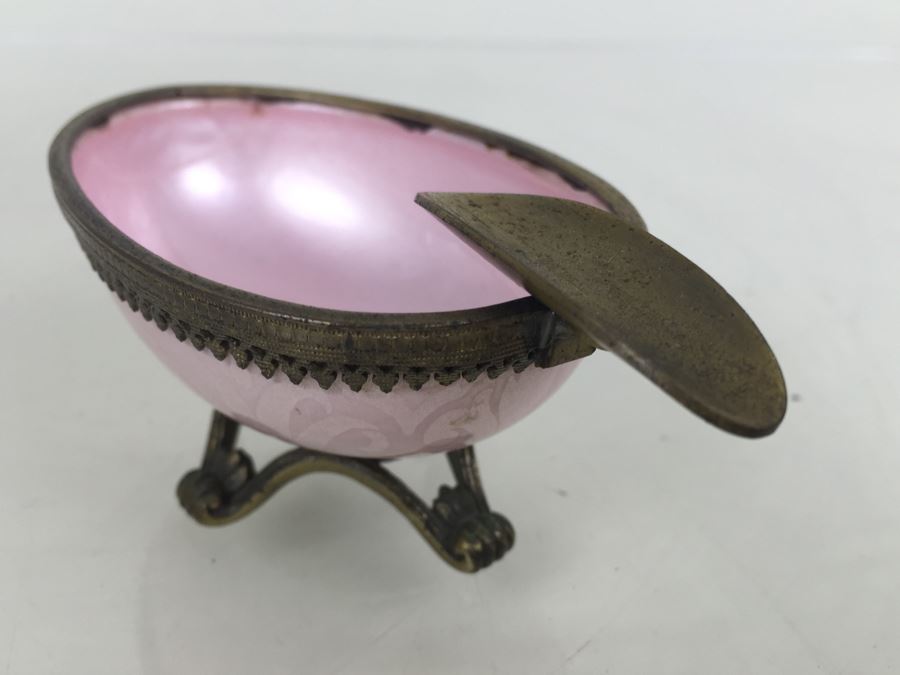 Vintage EVANS Pink Egg Lighter With Two Footed Half Egg Ashtrays [Photo 15]