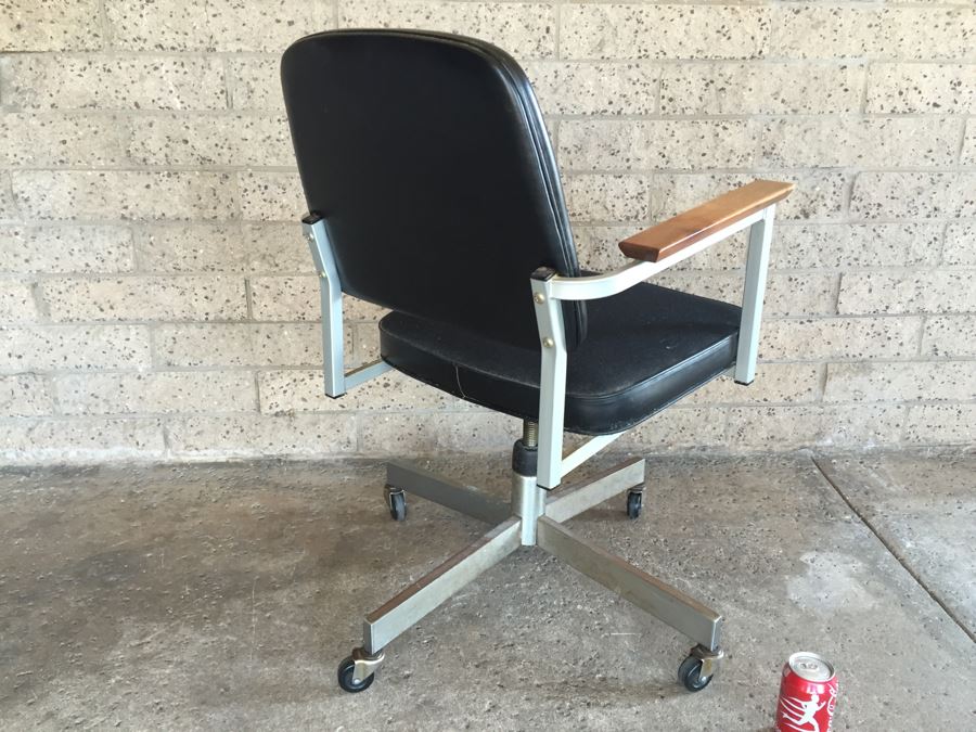 Mid-Century Modern Office Desk Chair With Casters By United Chair Company [Photo 10]