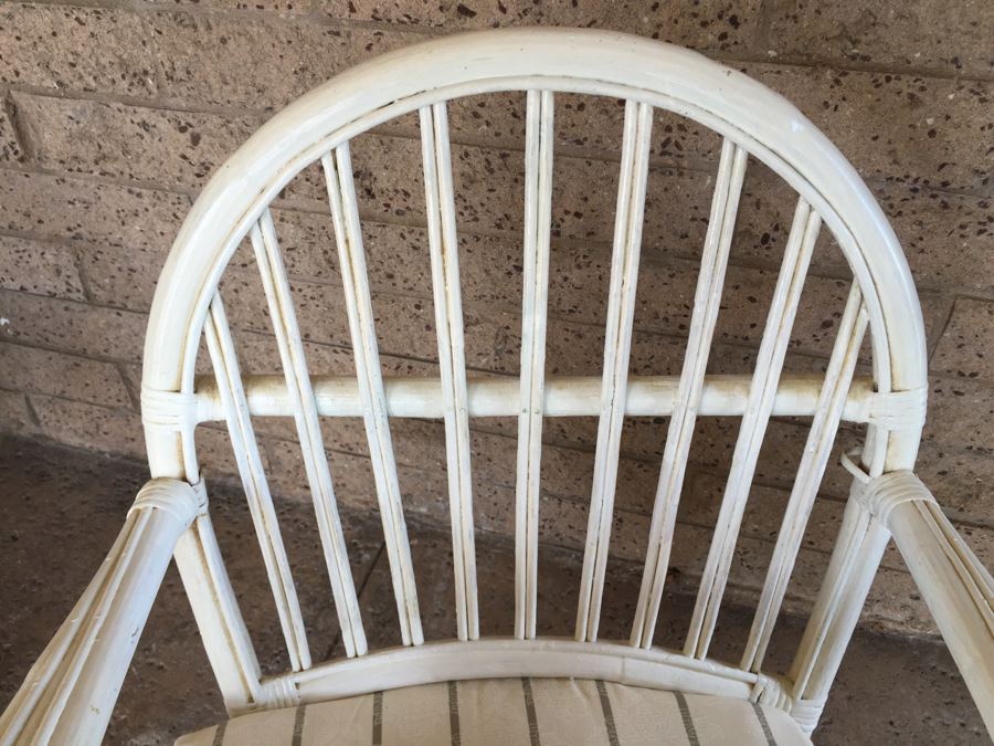 Pair Of Vintage White Wicker Armchairs [Photo 8]