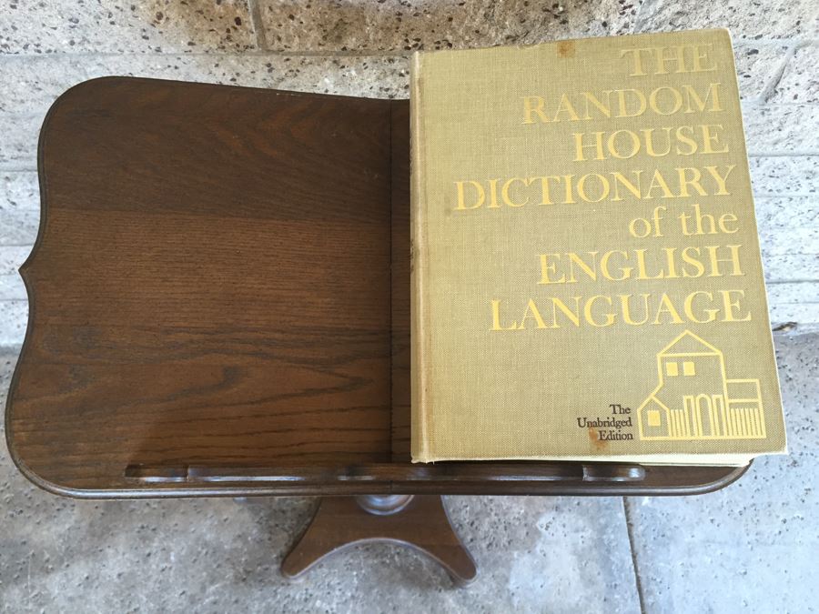 vintage-dictionary-book-stand-with-large-unabridged-dictionary