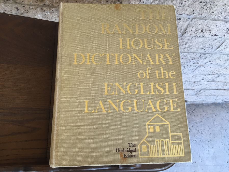 vintage-dictionary-book-stand-with-large-unabridged-dictionary