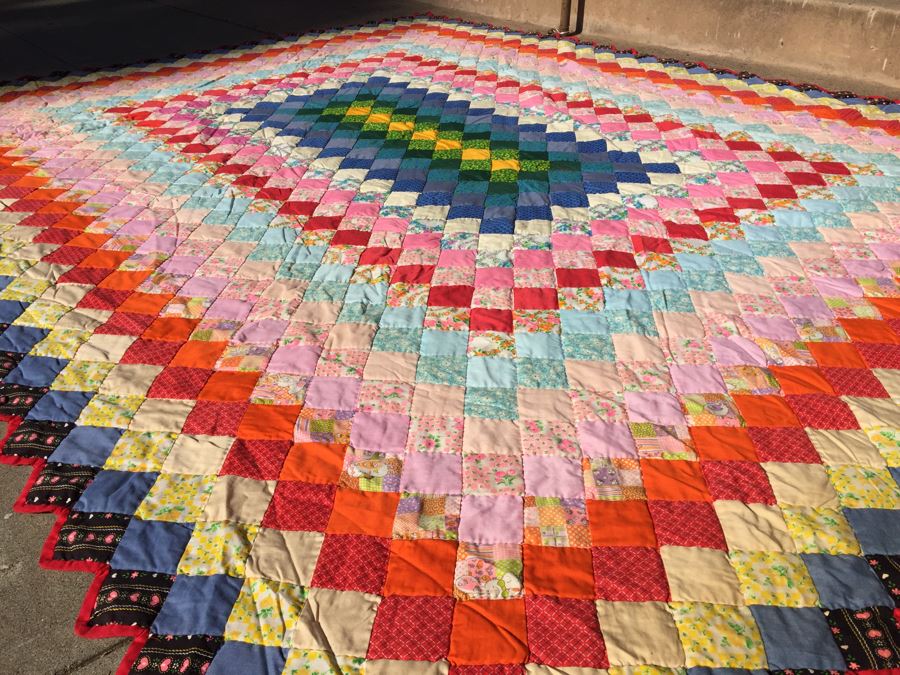 Nice Colorful Vintage Quilt 109' x 88' [Photo 3]