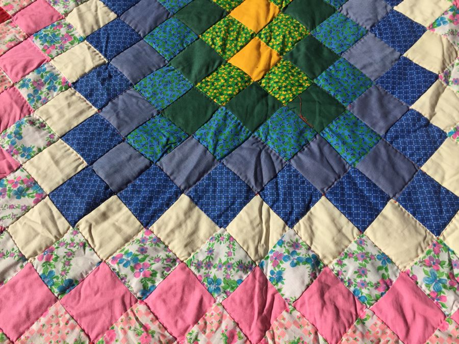 Nice Colorful Vintage Quilt 109' x 88' [Photo 6]