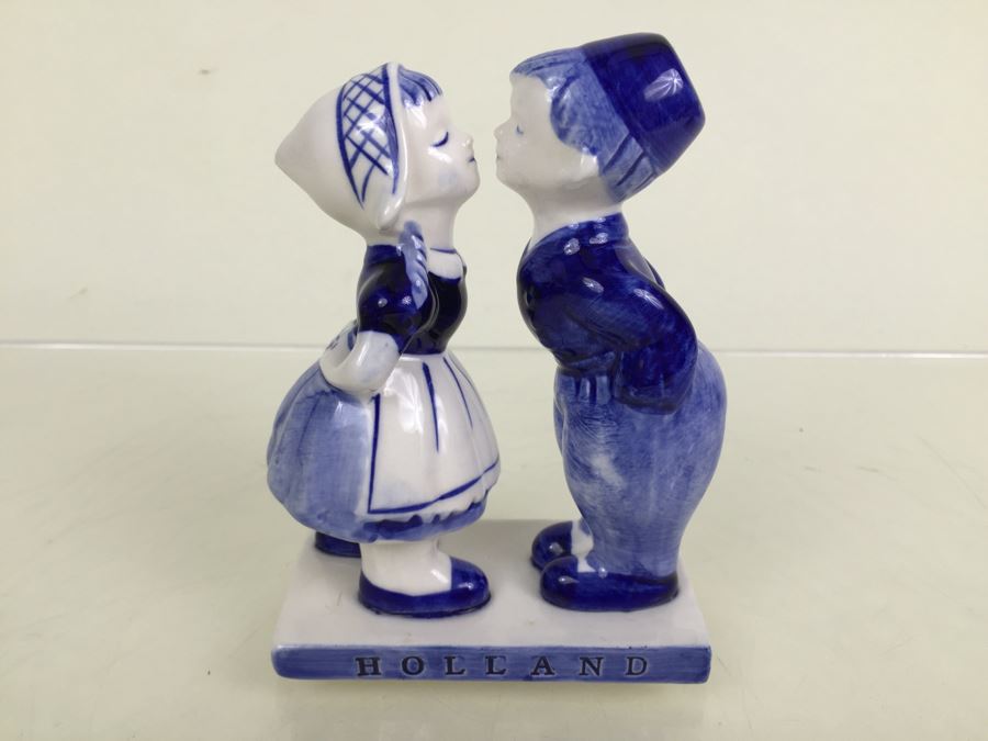 Vintage Hand Painted Delft Blue Holland Kissing Couple Boy Girl Figurine # 755 [Photo 4]
