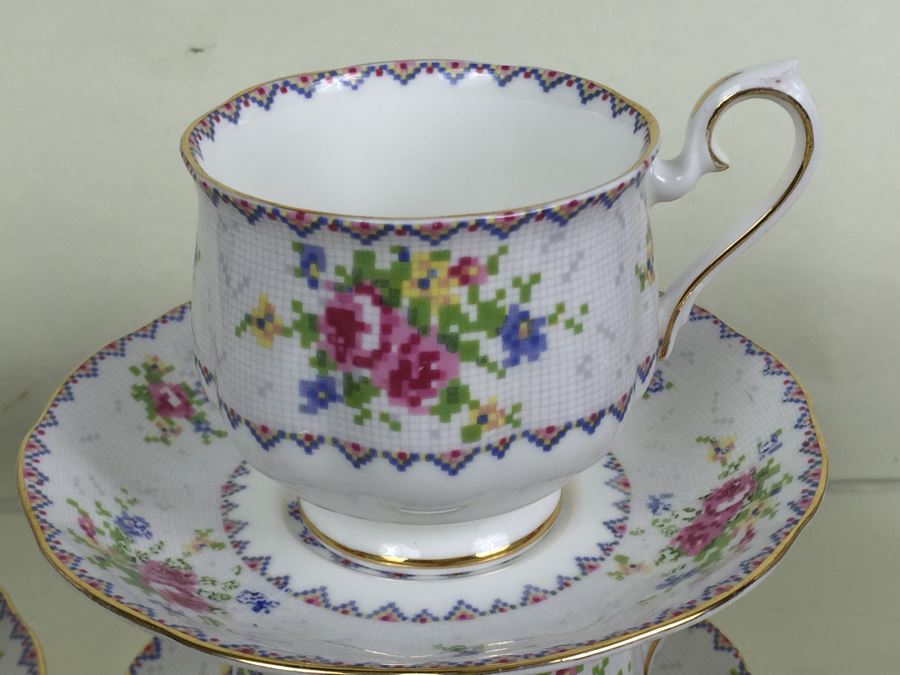 Set Of Royal Albert Bone China England In Petit Point China Pattern [Photo 11]