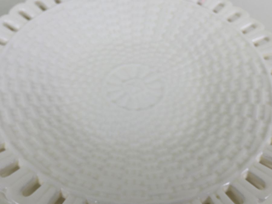 Set Of 5 Cups And Saucers With Woven Reticulated Plates [Photo 12]