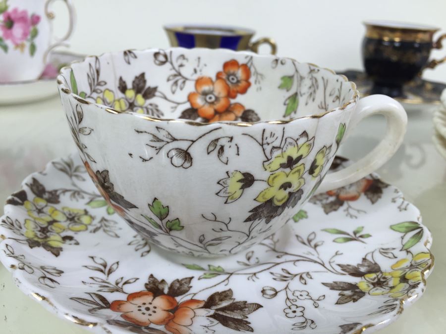 Set Of 5 Cups And Saucers With Woven Reticulated Plates [Photo 4]