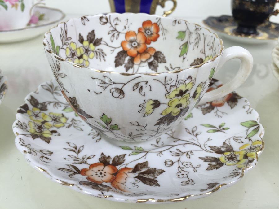 Set Of 5 Cups And Saucers With Woven Reticulated Plates [Photo 2]