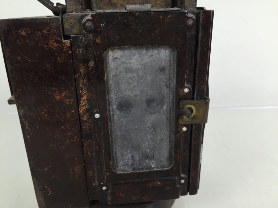 German WWII Original Bakelite Carbie Lantern With Handle And Clip [Photo 17]