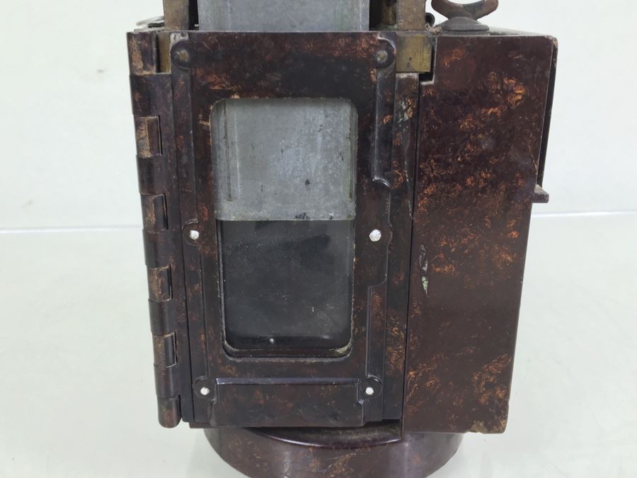 German WWII Original Bakelite Carbie Lantern With Handle And Clip [Photo 40]