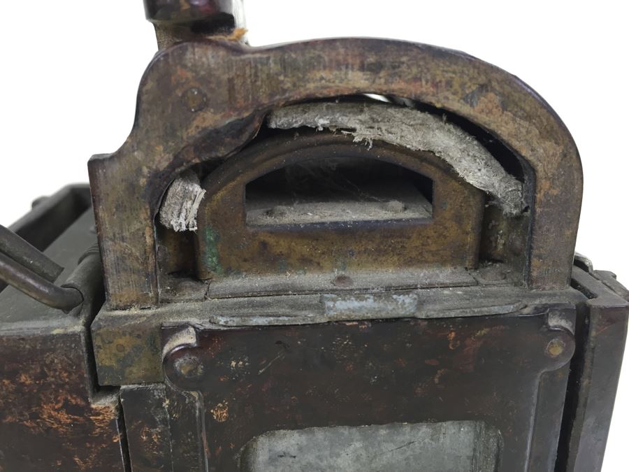 German WWII Original Bakelite Carbie Lantern With Handle And Clip [Photo 16]