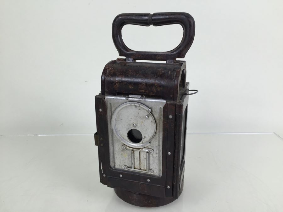 German WWII Original Bakelite Carbie Lantern With Handle And Clip [Photo 4]