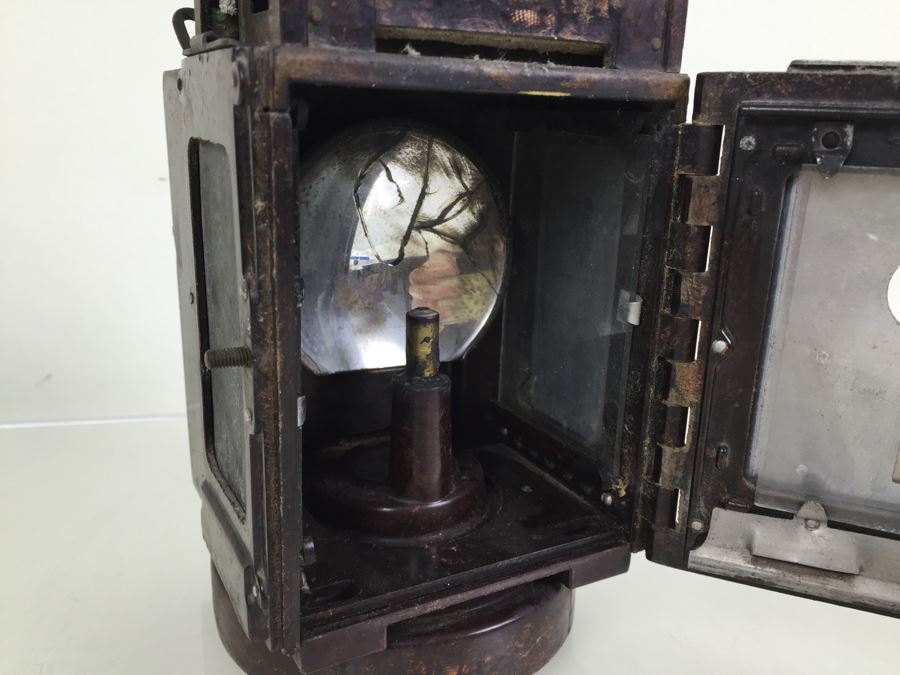 German WWII Original Bakelite Carbie Lantern With Handle And Clip [Photo 20]