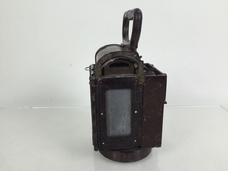 German WWII Original Bakelite Carbie Lantern With Handle And Clip [Photo 7]