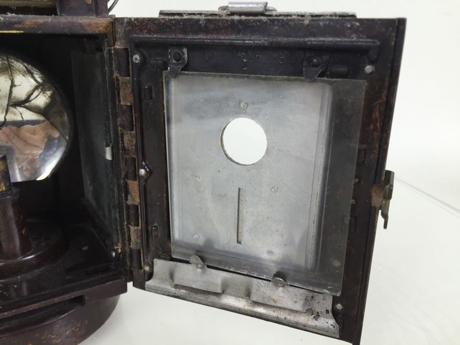 German WWII Original Bakelite Carbie Lantern With Handle And Clip [Photo 19]