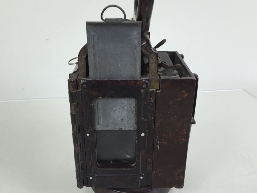 German WWII Original Bakelite Carbie Lantern With Handle And Clip [Photo 41]