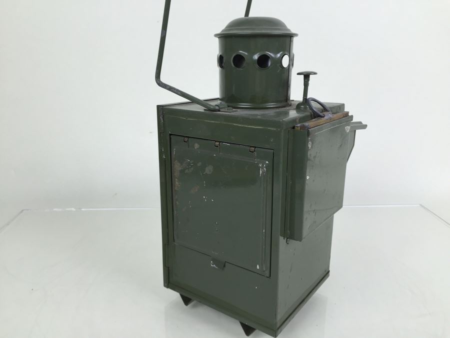 Vintage Green Signal Lantern With Arrow Retractable Folding Sides Maker Unknown [Photo 11]