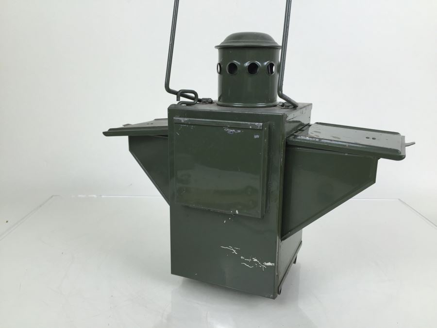 Vintage Green Signal Lantern With Arrow Retractable Folding Sides Maker Unknown [Photo 14]