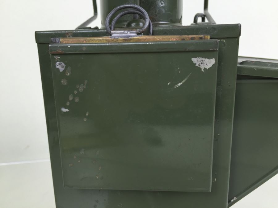 Vintage Green Signal Lantern With Arrow Retractable Folding Sides Maker Unknown [Photo 8]