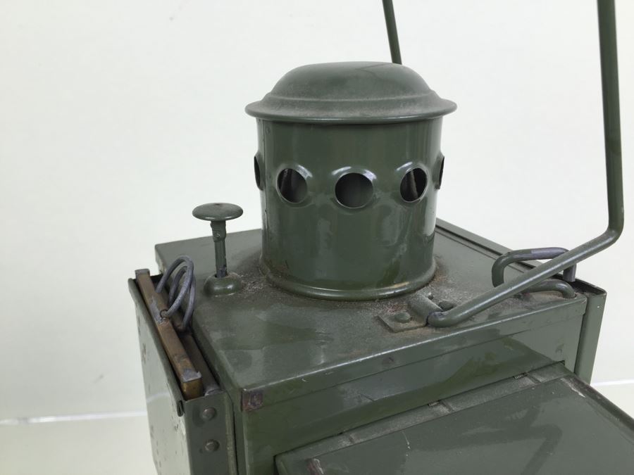 Vintage Green Signal Lantern With Arrow Retractable Folding Sides Maker Unknown [Photo 6]