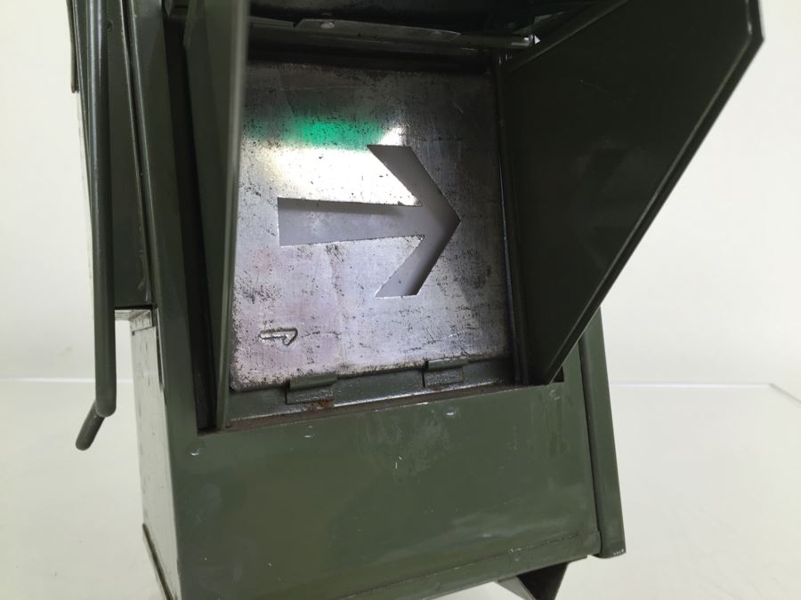 Vintage Green Signal Lantern With Arrow Retractable Folding Sides Maker Unknown [Photo 17]