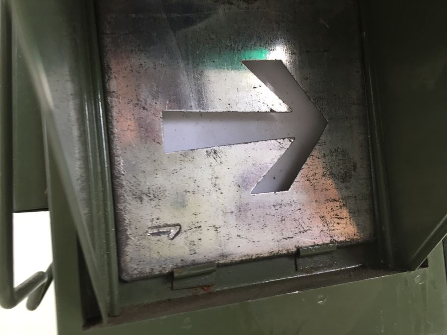 Vintage Green Signal Lantern With Arrow Retractable Folding Sides Maker Unknown [Photo 2]