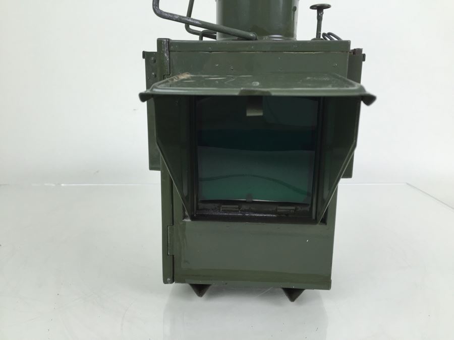 Vintage Green Signal Lantern With Arrow Retractable Folding Sides Maker Unknown [Photo 13]