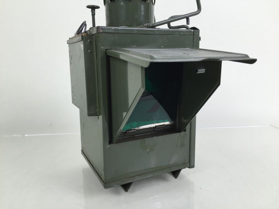 Vintage Green Signal Lantern With Arrow Retractable Folding Sides Maker Unknown [Photo 5]