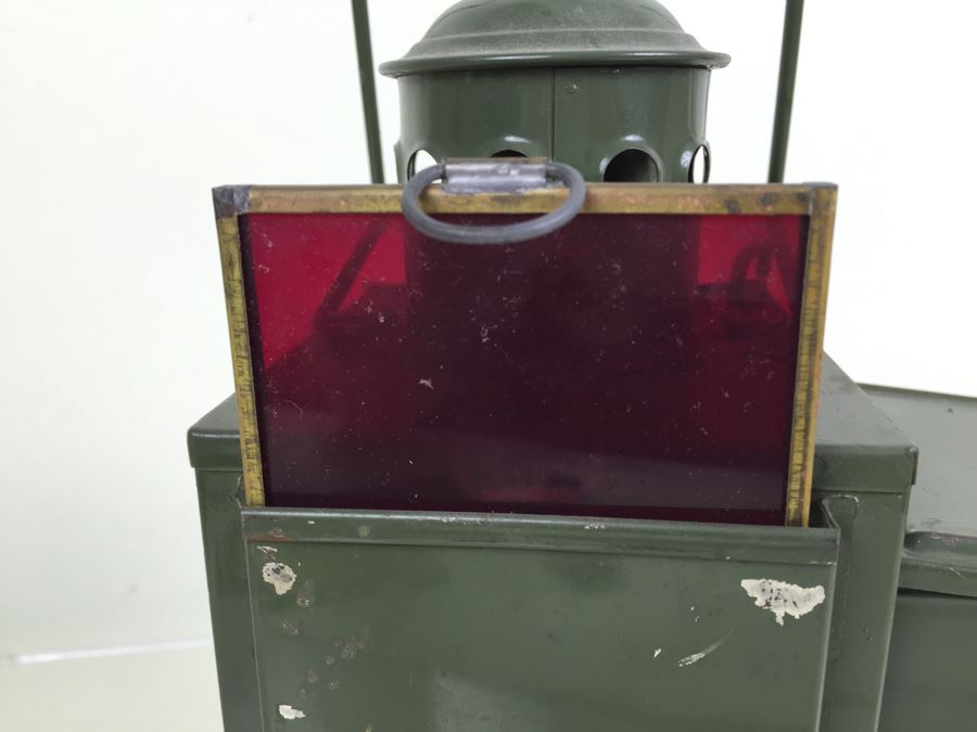 Vintage Green Signal Lantern With Arrow Retractable Folding Sides Maker Unknown [Photo 3]