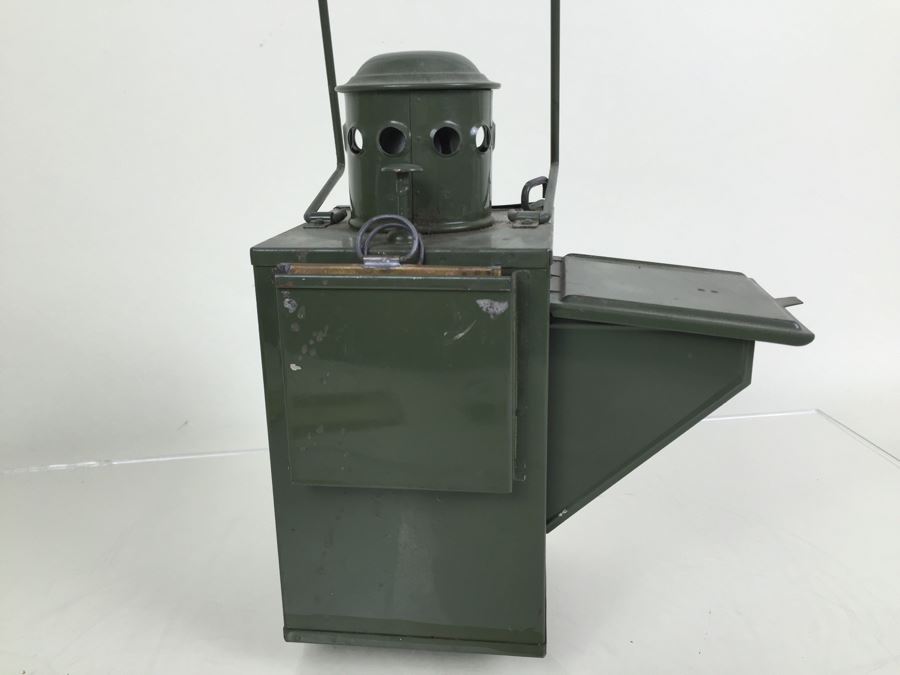 Vintage Green Signal Lantern With Arrow Retractable Folding Sides Maker Unknown [Photo 7]