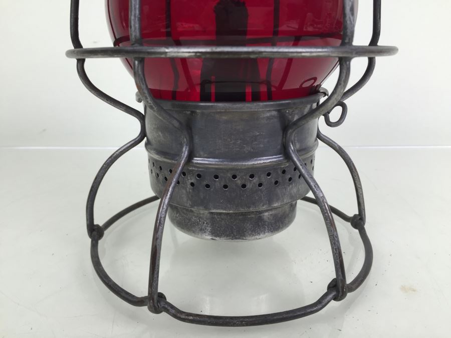 The Adams & Westlake Co. Adlake Kero 4-40 Railroad Lantern With Red Globe Great Condition C & O Chesapeake and Ohio Railway Railroad [Photo 11]
