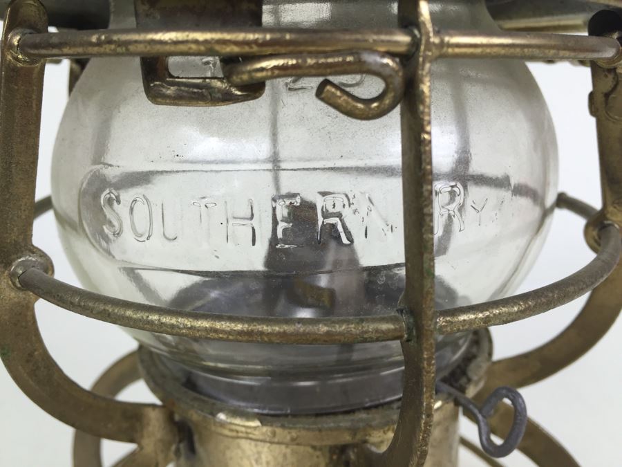 Adams & Westlake Railroad Lantern Adlake 300 With Southerner Ry. Globe Stamped A. C. L. R. R. (Atlantic Coast Line Railroad) New York [Photo 2]