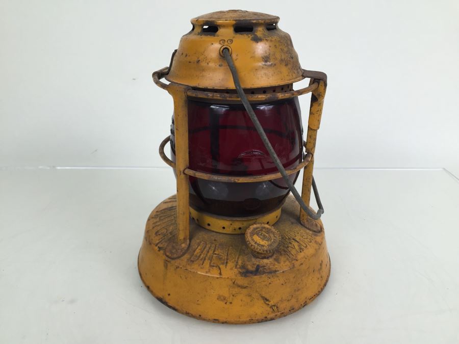 Yellow Dietz Night Watch Lantern With Red Little Wizard Globe [Photo 8]