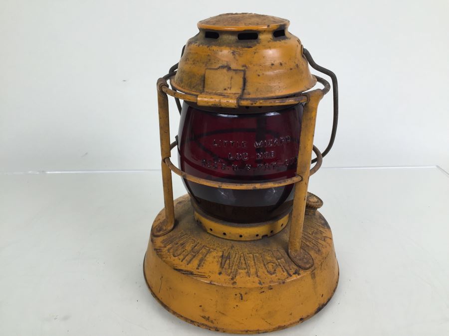 Yellow Dietz Night Watch Lantern With Red Little Wizard Globe [Photo 4]