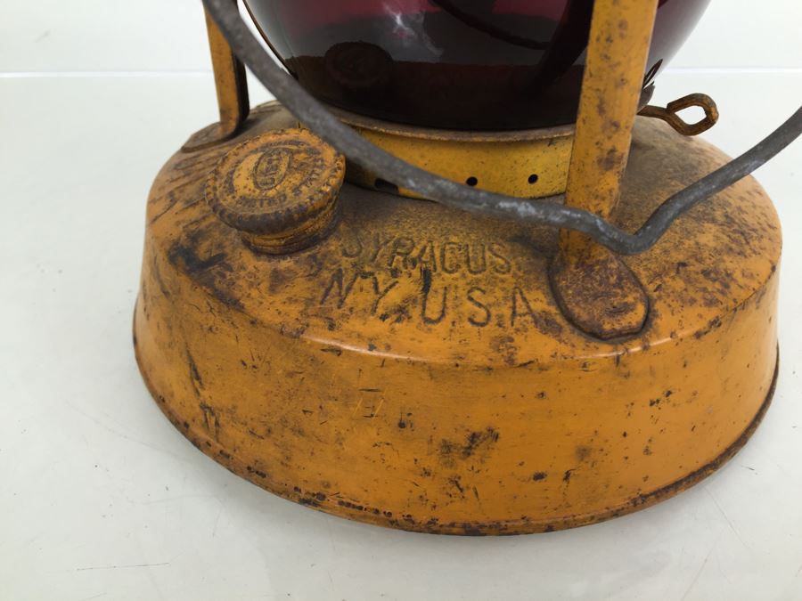 Yellow Dietz Night Watch Lantern With Red Little Wizard Globe [Photo 9]