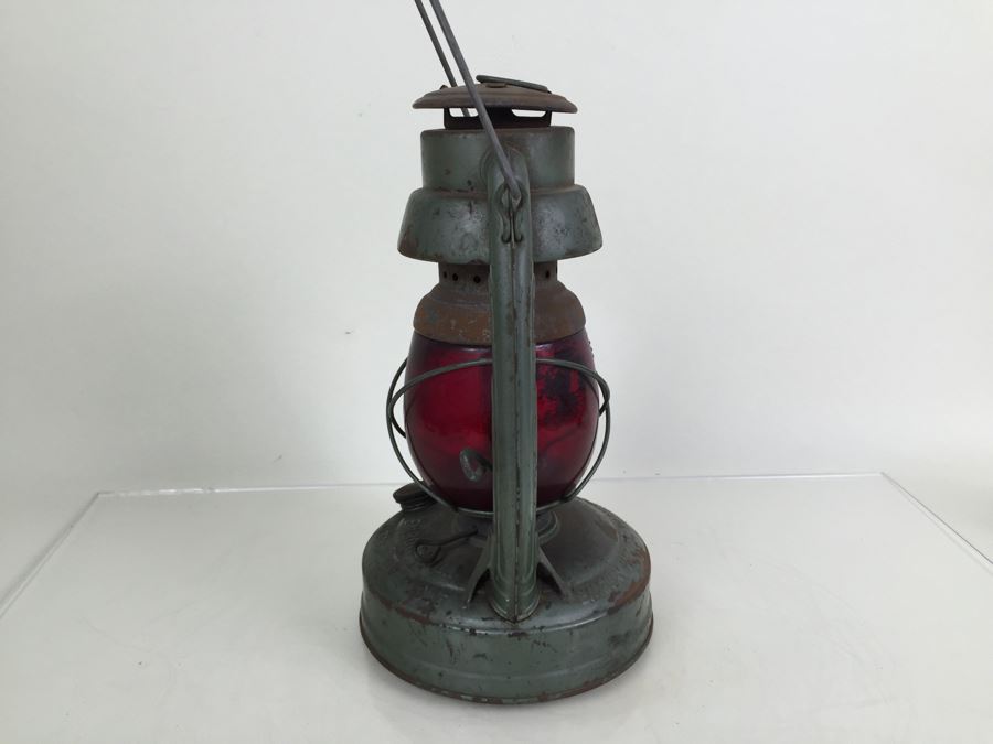 Vintage Embury Lantern Green With Red Globe Little Air Pilot No. 1  [Photo 10]