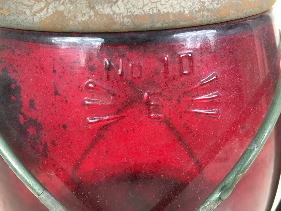 Vintage Embury Lantern Green With Red Globe Little Air Pilot No. 1  [Photo 3]