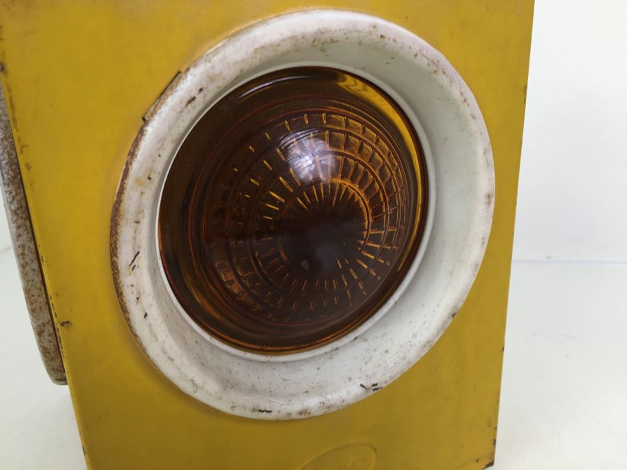 Vintage Railroad Train Chalwyn Oil Kerosene Lantern - Made in England - BS 3143 - Gold Yellow [Photo 5]