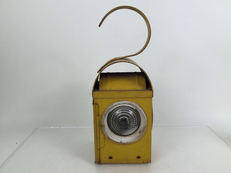 Vintage Railroad Train Chalwyn Oil Kerosene Lantern - Made in England - BS 3143 - Gold Yellow [Photo 11]