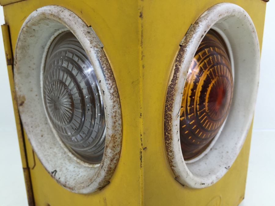 Vintage Railroad Train Chalwyn Oil Kerosene Lantern - Made in England - BS 3143 - Gold Yellow [Photo 10]