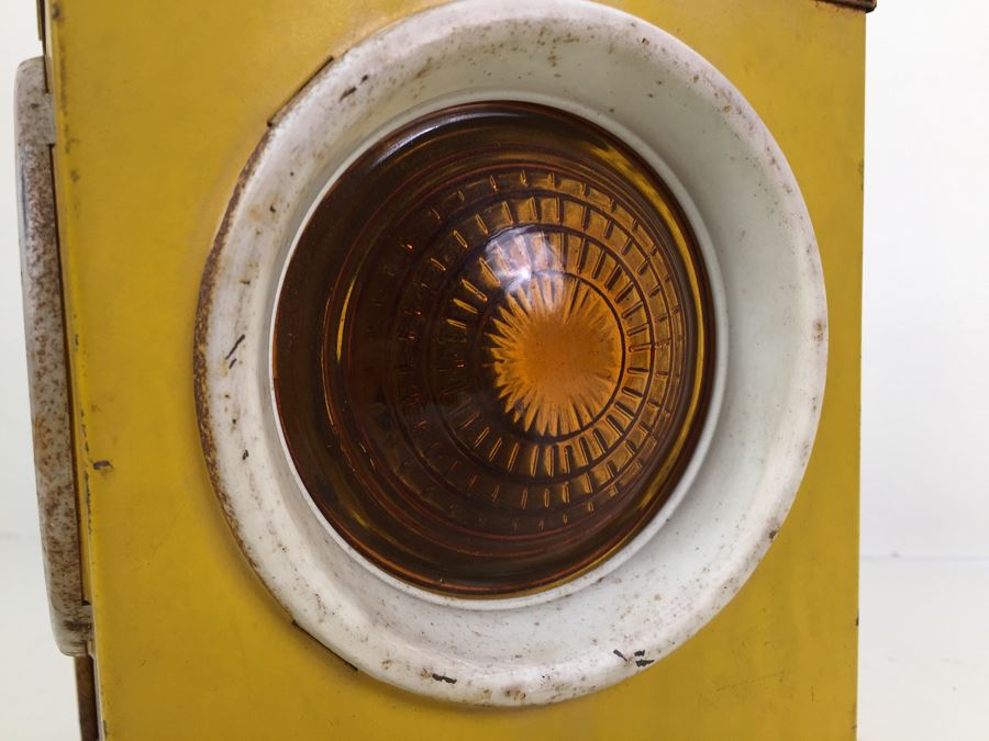 Vintage Railroad Train Chalwyn Oil Kerosene Lantern - Made in England - BS 3143 - Gold Yellow [Photo 6]