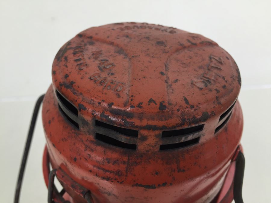 Dietz No. 40 Traffic Gard NY USA Red Railroad Lantern Stamped Consolidated Edison System [Photo 13]