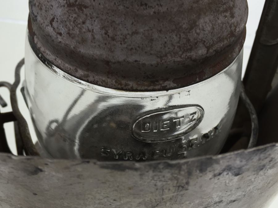 Vintage Dietz Little Wizard Lantern With Original Glass Globe [Photo 11]