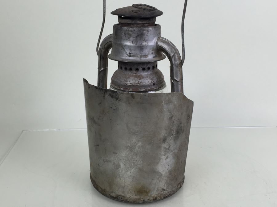 Vintage Dietz Little Wizard Lantern With Original Glass Globe [Photo 9]