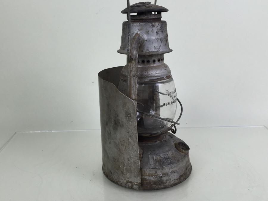 Vintage Dietz Little Wizard Lantern With Original Glass Globe [Photo 3]