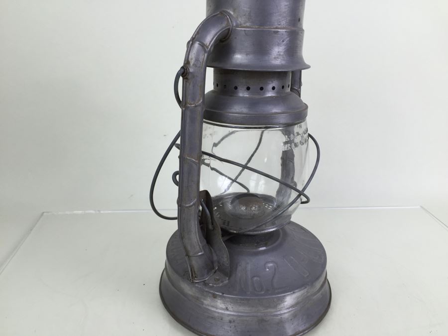Rare Vintage Dietz D-Lite No. 2 Lantern With Original Globe Vine Motif On Handles [Photo 19]