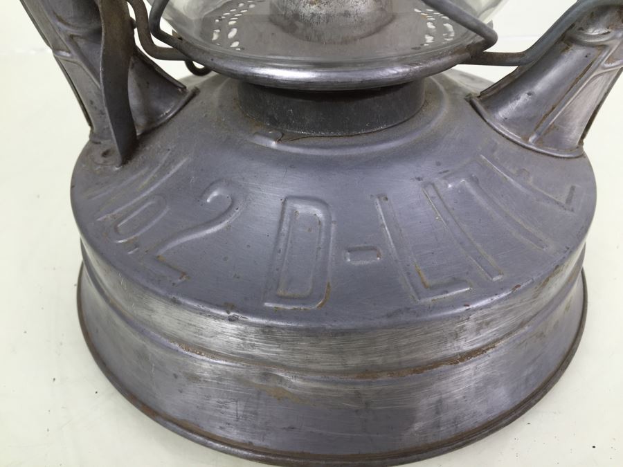 Rare Vintage Dietz D-Lite No. 2 Lantern With Original Globe Vine Motif On Handles [Photo 16]